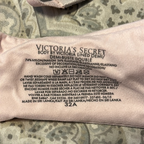 VS Bra - Picture 3 of 3